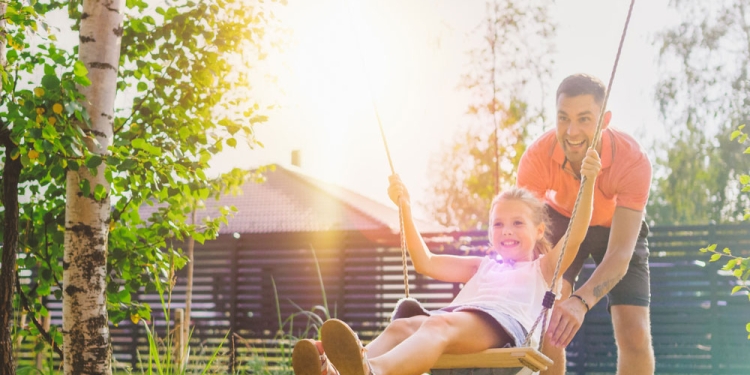 balancoire-pere-enfant