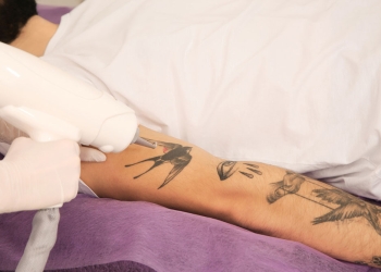 jeune-homme-tatouage