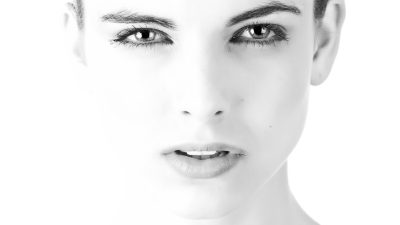 visage-femme-gros-plan