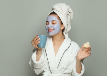 femme-visage-cosmetique
