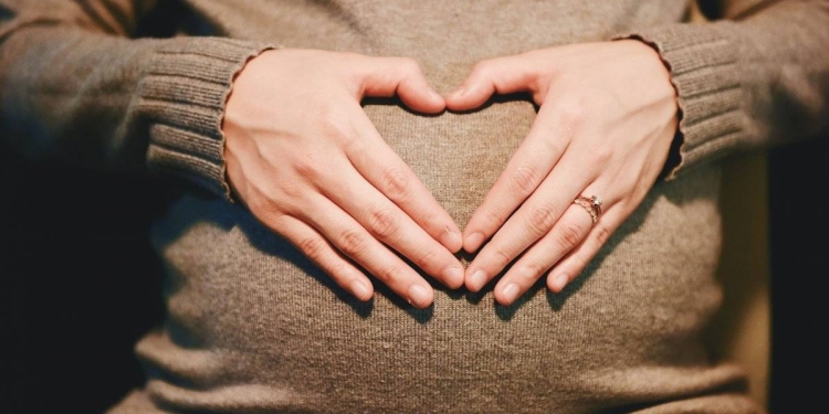 Jeune et future maman : 5 soins beauté pour vous !