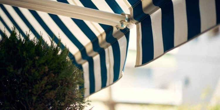 Store banne et pergola : focus sur le haut de gamme