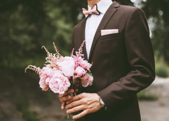 marie-avec-fleurs