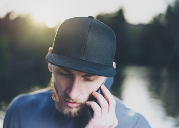 jeune-homme-casquette