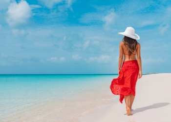 plage robe chapeau