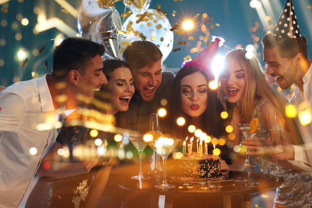 groupe-fete-anniversaire-gateau