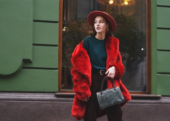femme porte manteau tendance