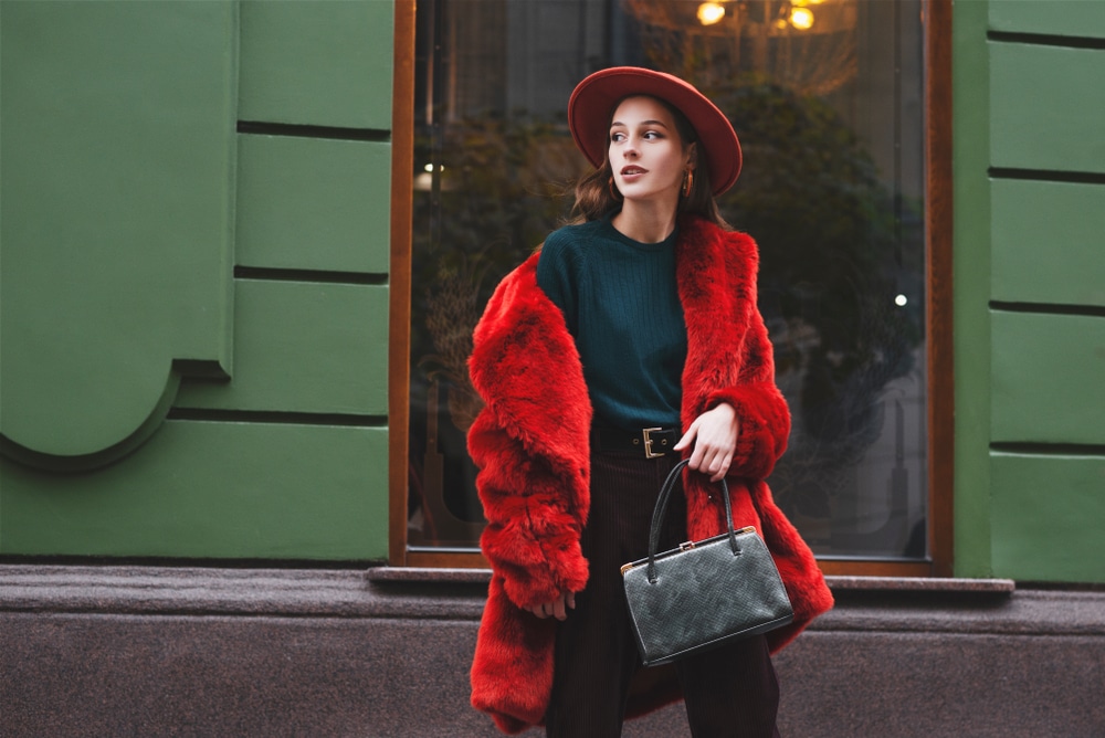 femme porte manteau tendance