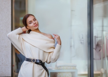 femme porte robe pull hiver