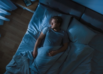 homme en train de dormir