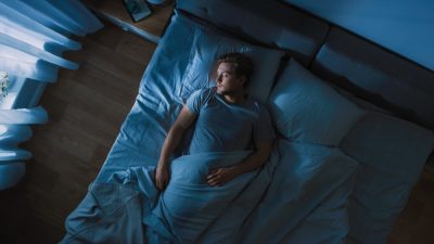 homme en train de dormir